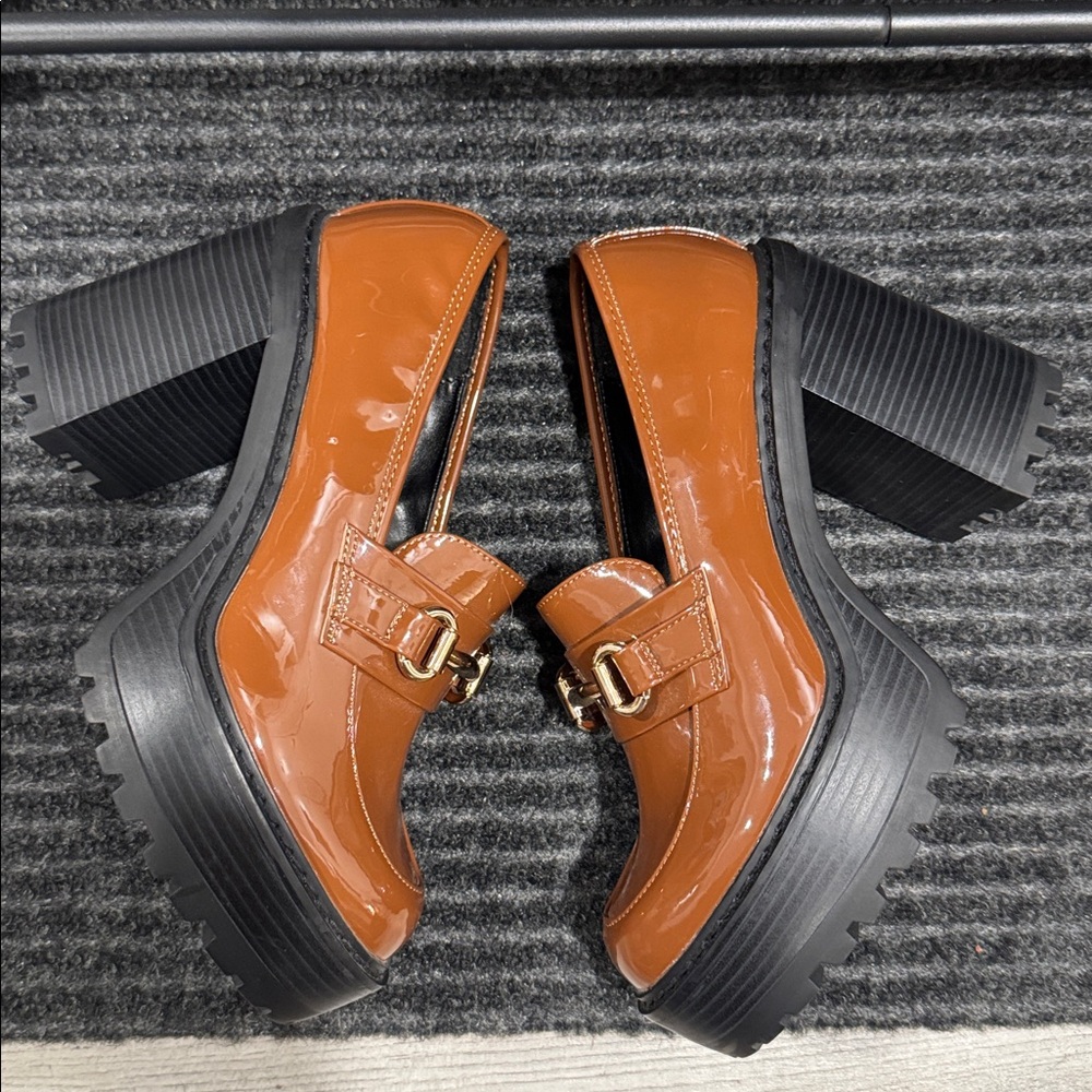 Madden Girl
Kiiera Platform Tailored Lug Sole Heeled Loafers - Picture 6 of 8